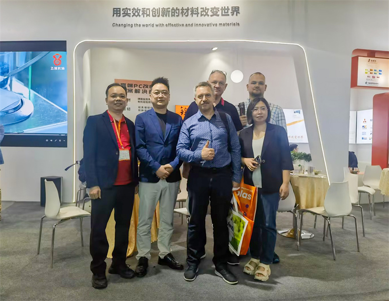 来访合影1.jpg